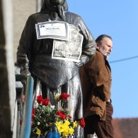 Oproštaj od Bandića uz kip Kumice na Dolcu