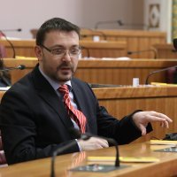 Arsen Bauk bez maske