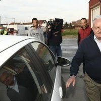 Nezadovoljni stanovnici Petrinje verbalno napali gradonačelnika Darinka Dumbovića