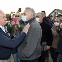 Nezadovoljni stanovnici Petrinje verbalno napali gradonačelnika Darinka Dumbovića