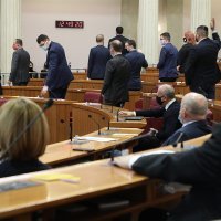 Oporba okrenula leđa Gordanu Jandrokoviću i vladajućoj većini