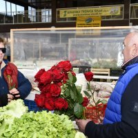 Petrinjski gradonačelnik Darinko Dumbović dijelio ruže