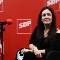 Predsjednik SDP-a, Peđa Grbin, ugostio je umjetnicu Arijanu Lekić-Fridrih