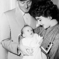 Elizabeth Taylor i Michael Wilding sa sinom Michaelom Howardom