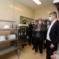 Zoran Milanović posjetio siranu u selu Loznati na Cresu