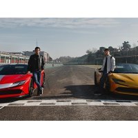 Ferrarijevi F1 vozači Charles Leclerc i Carlos Sainz jr. testiraju SF90 Spider i SF90 Stradale Assetto Fiorano