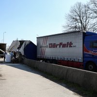 U Buzinu se prevrnuo kamion s prikolicom