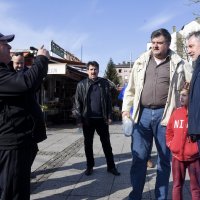 Miroslav Škoro dijelio maslinove grančice na Trešnjevačkom trgu