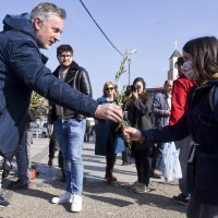 Miroslav Škoro dijelio maslinove grančice na Trešnjevačkom trgu