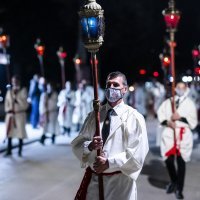 Krenula tradicionalna noćna procesija 'Za križen' na otoku Hvaru