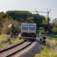 Vlak naletio na automobil, jedna osoba poginula
