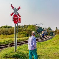 Vlak naletio na automobil, jedna osoba poginula