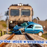 Vlak naletio na automobil, jedna osoba poginula