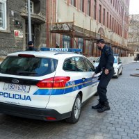Zagreb: Policija ispred stana povezanog s Draganom Kovačevićem u Ban centru