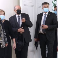 Zagreb: Plenković objavio da će umirovljenici dobiti covid dodatak