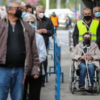 Velike gužve za cijepljenje protiv covida-19 na Zagrebačkom velesajmu
