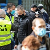 Velike gužve za cijepljenje protiv covida-19 na Zagrebačkom velesajmu