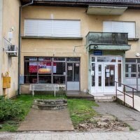 Dvojica muškaraca traktorom srušili partizanski spomenik u Komletincima