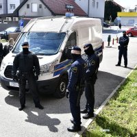 Privođenje osumnjičenih za preprodaju droge na području Zaprešića