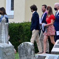 Joe i Jill Biden na krizmi unuka Huntera