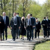 Gordan Jandroković i suradnici polaganjem vijenaca odali počast stradalima u Jasenovcu