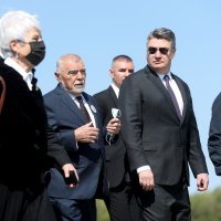 Predsjednik RH u društvu Kosor, Josipovića i Mesića odao počast stradalima u Jasenovcu