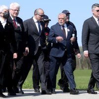 Predsjednik RH u društvu Kosor, Josipovića i Mesića odao počast stradalima u Jasenovcu