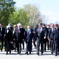 Predsjednik RH u društvu Kosor, Josipovića i Mesića odao počast stradalima u Jasenovcu