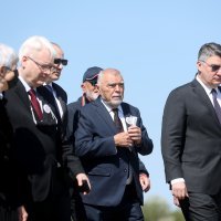 Predsjednik RH u društvu Kosor, Josipovića i Mesića odao počast stradalima u Jasenovcu