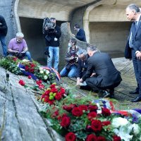 Milorad Pupovac i izaslanstvo manjina odali počast stradalima u Jasenovcu