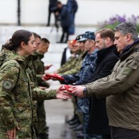 Predsjednik Milanović i ministar Banožić u Kninu na dodjeli crvenih beretki
