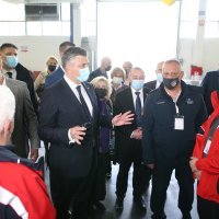 Andrej Plenković obišao paviljon na Velesajmu gdje se provodi masovno cijepljenje