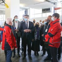 Andrej Plenković obišao paviljon na Velesajmu gdje se provodi masovno cijepljenje