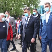 Andrej Plenković obišao paviljon na Velesajmu gdje se provodi masovno cijepljenje