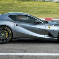 Ferrari predstavio 812 Competizione i 812 Competizione A