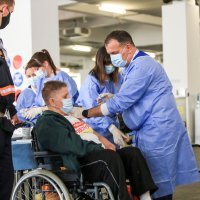 Ministar zdravstva Vili Beroš cijepio je građane na Zagrebačkom velesajmu