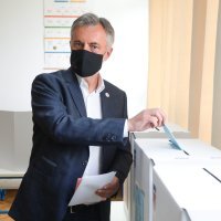 Miroslav Škoro na biralištu