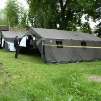 Glasovanje na lokalnim izborima u Petrinji organizirano u šatorima