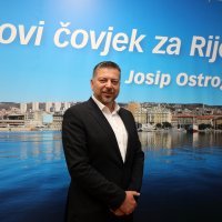 Josip Oštrogović u sjedištu HDZ-a prati rezultate izbora