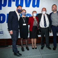 Tomislav Tomašević sa suprugom, roditeljima i bratom