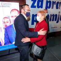 Tomislav Tomašević sa suprugom, roditeljima i bratom