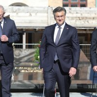 Plenković i Jandroković položili vijence povodom Dana OSRH