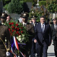Plenković i Jandroković položili vijence povodom Dana OSRH