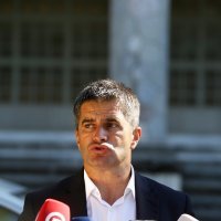 Split: Izvandredna press konferencija Vice Mihanovića ispred Banovine