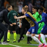 lavlje igrača Chelseaja nakon osvojenog naslova pobjednika Lige prvaka