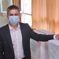 Vice Mihanović glasovao u društvu supruge