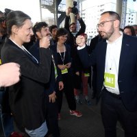 Atmosfera u stožeru Tomislava Tomaševića nakon zatvaranja birališta i prvih izlaznih anketa