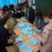 Zagreb: Nakon zatvaranja birališta članovi odbora prebrojavaju glasove