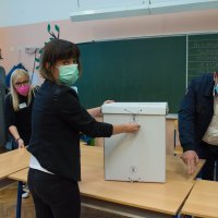 Zagreb: Nakon zatvaranja birališta članovi odbora prebrojavaju glasove