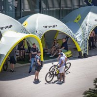 Potencijalni kupci dolaze na predstavljanje novog Rimčevog automobila